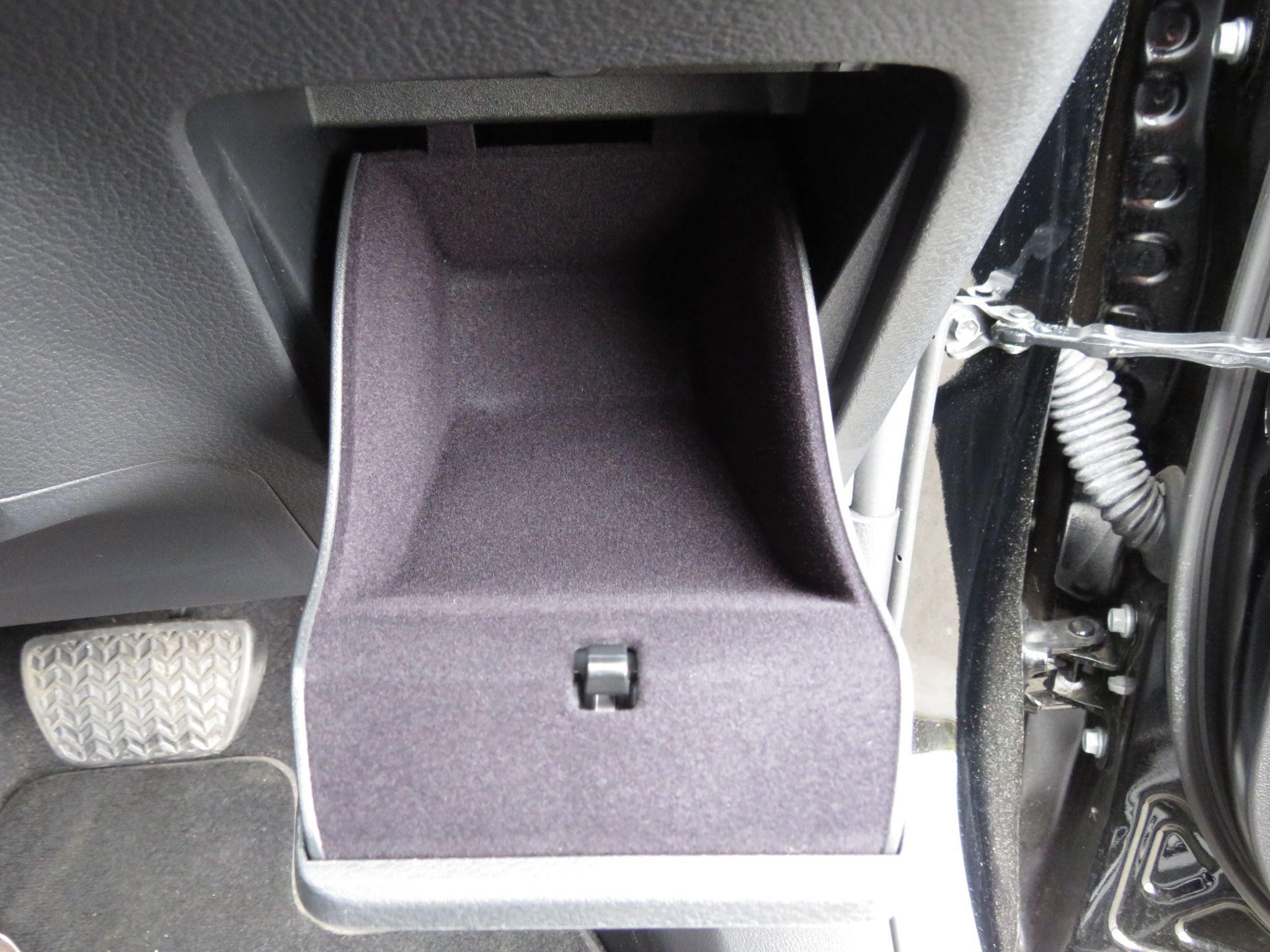 Lexus NX Image 32