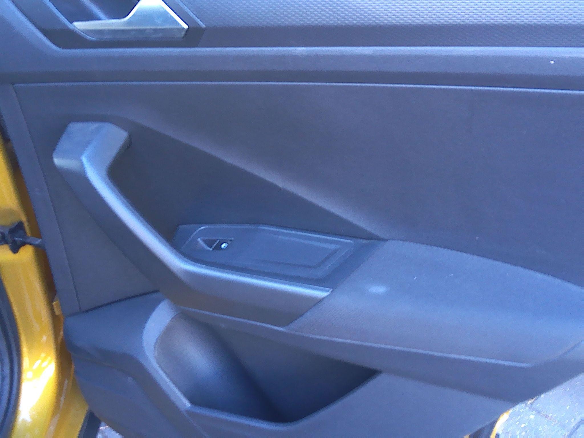 Volkswagen T-Roc Image 22