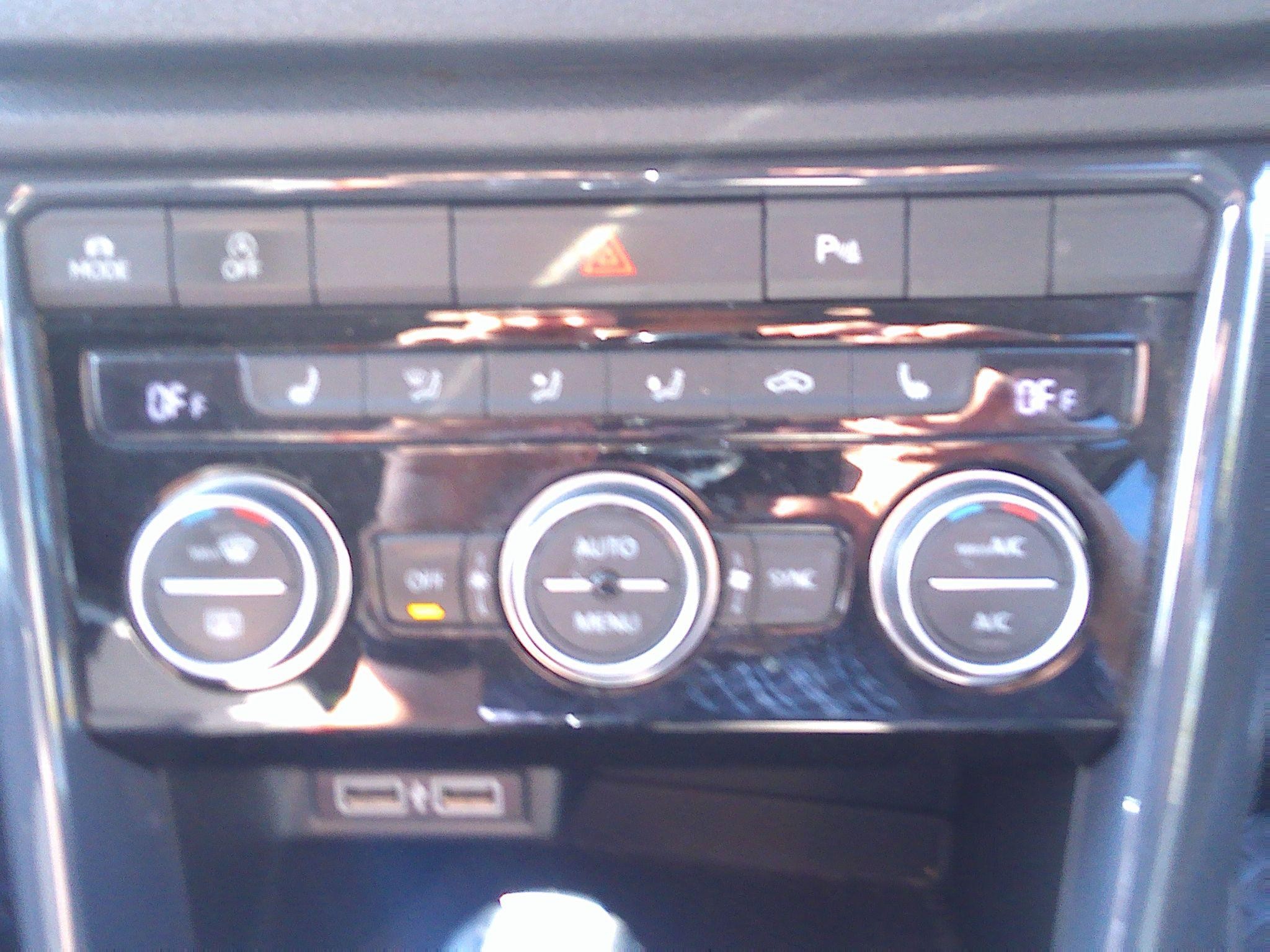 Volkswagen T-Roc Image 34