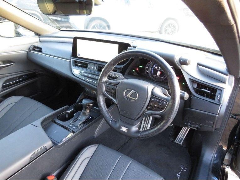 Lexus ES Image 8