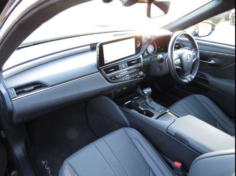 Lexus ES Image 10