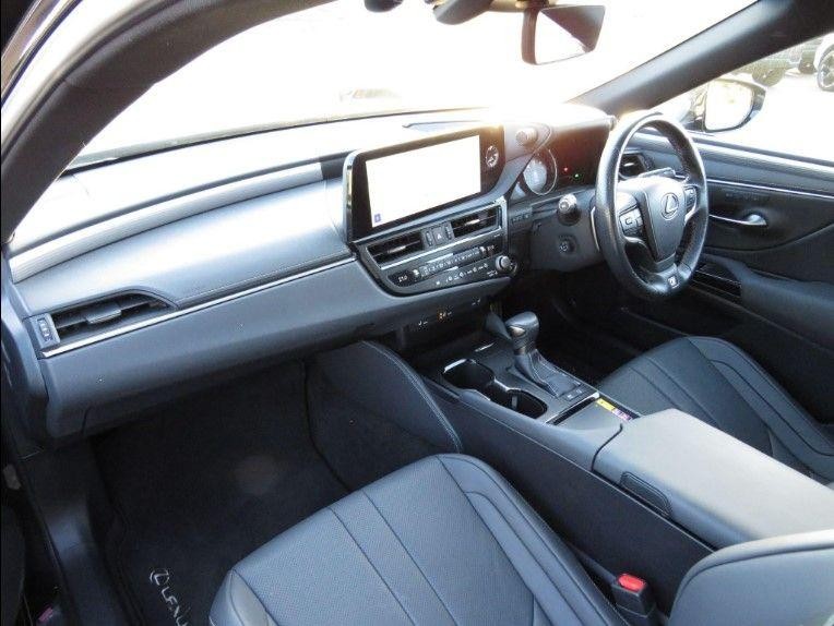 Lexus ES Image 12