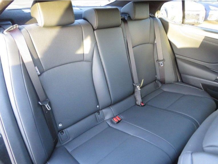 Lexus ES Image 15