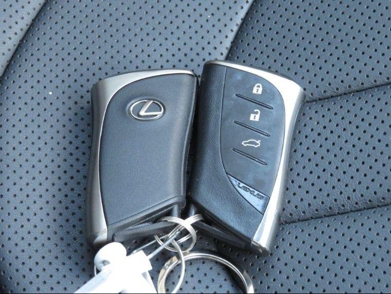 Lexus ES Image 17