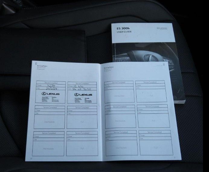 Lexus ES Image 18
