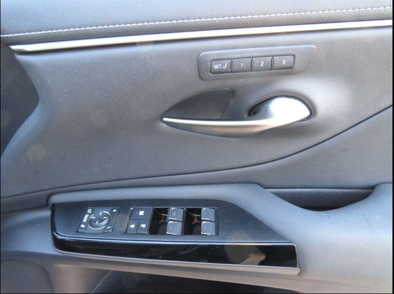 Lexus ES Image 20