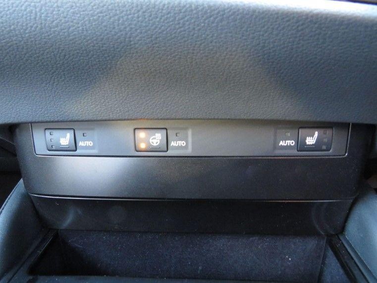 Lexus ES Image 25