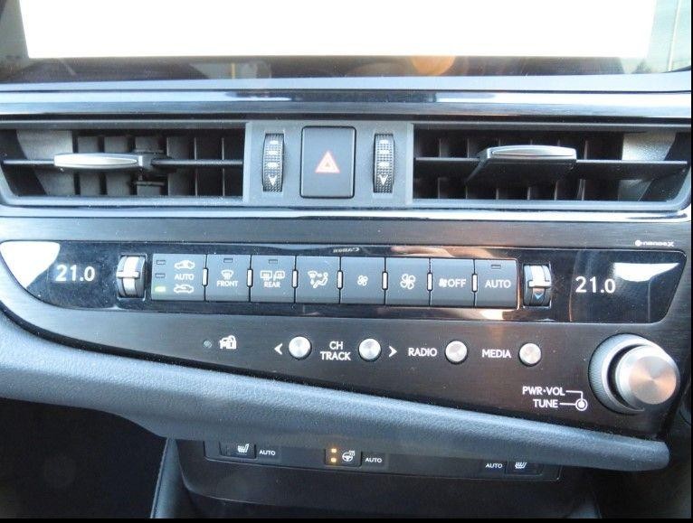 Lexus ES Image 26