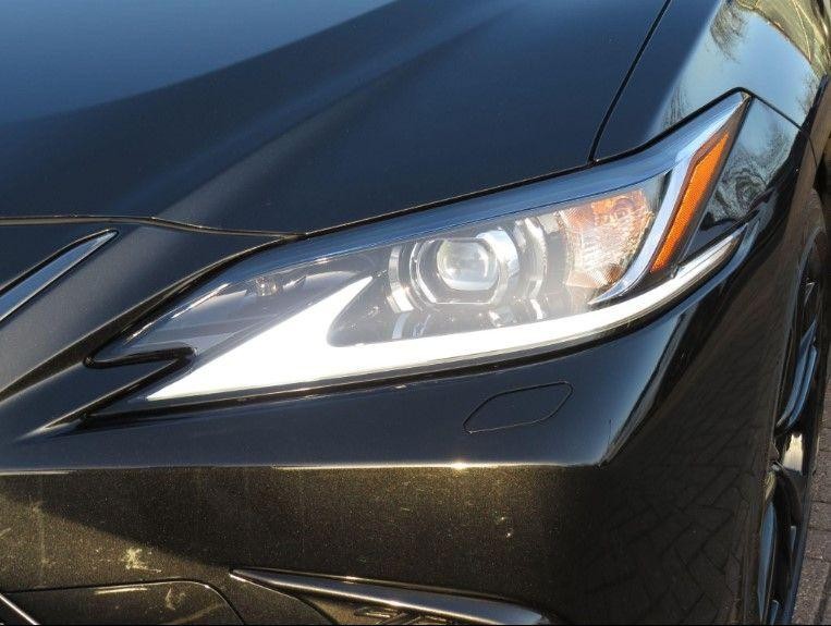 Lexus ES Image 27