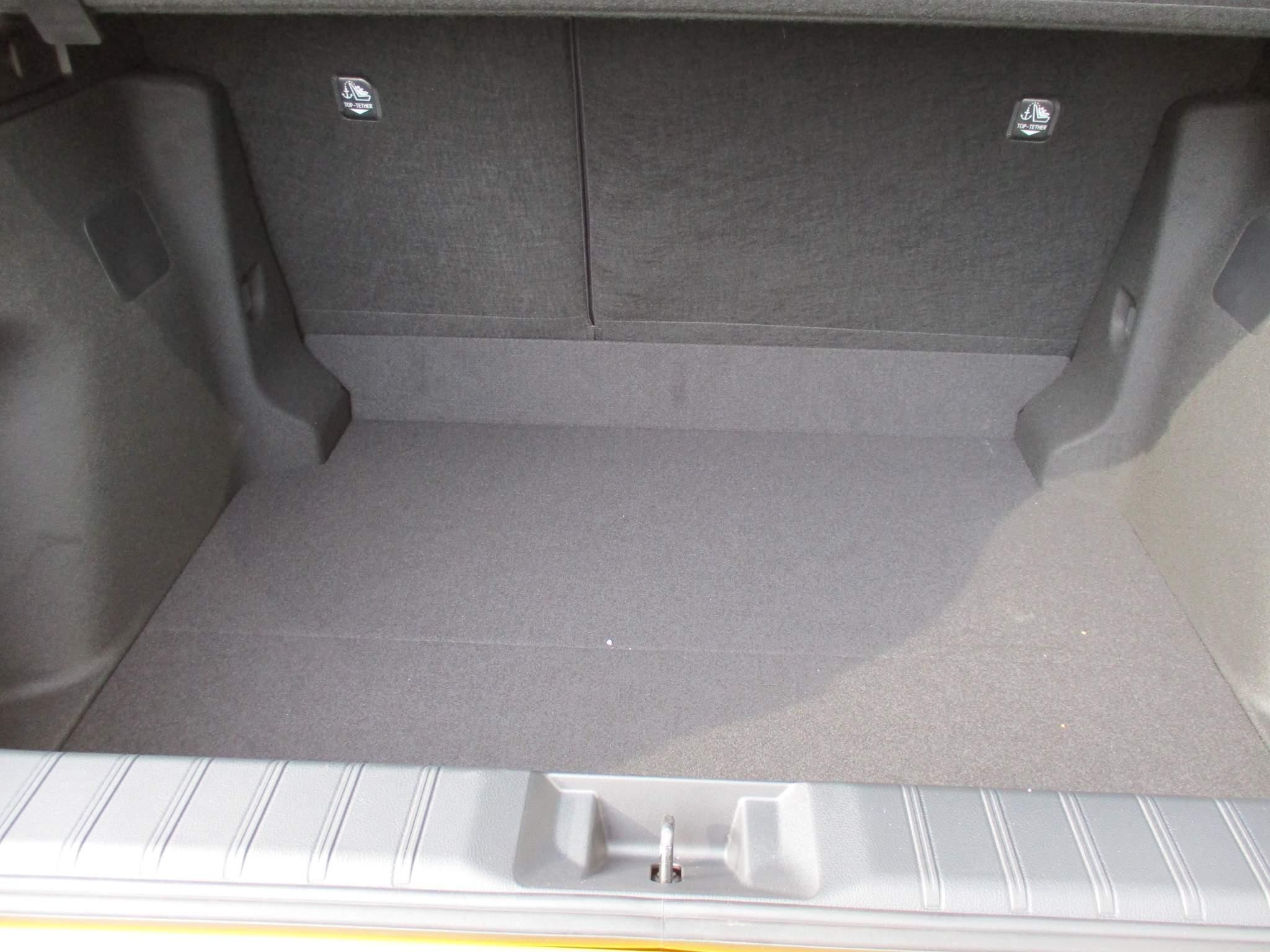 Lexus LBX Image 18