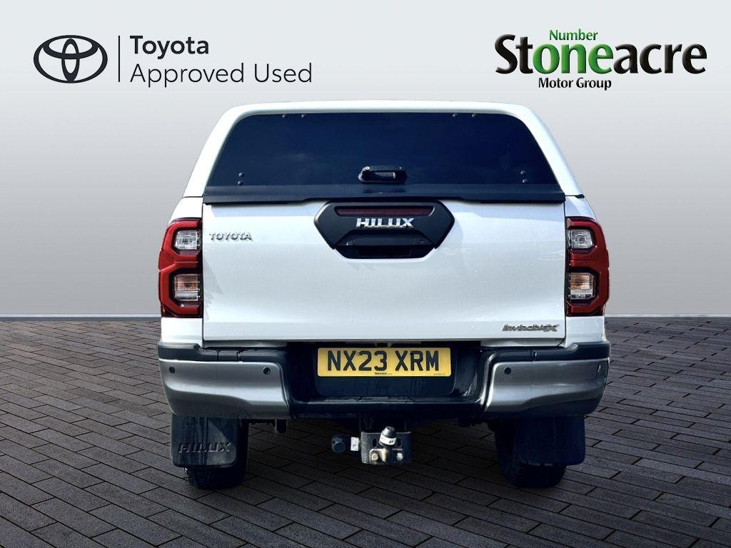 Toyota Hilux Image 6
