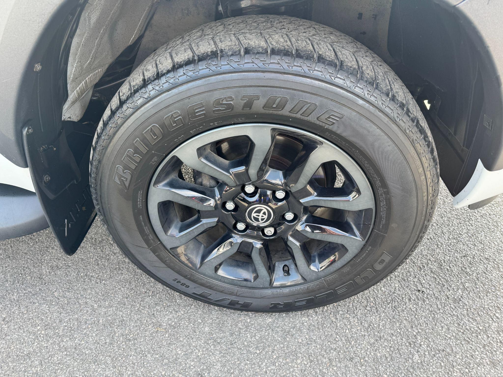 Toyota Hilux Image 11