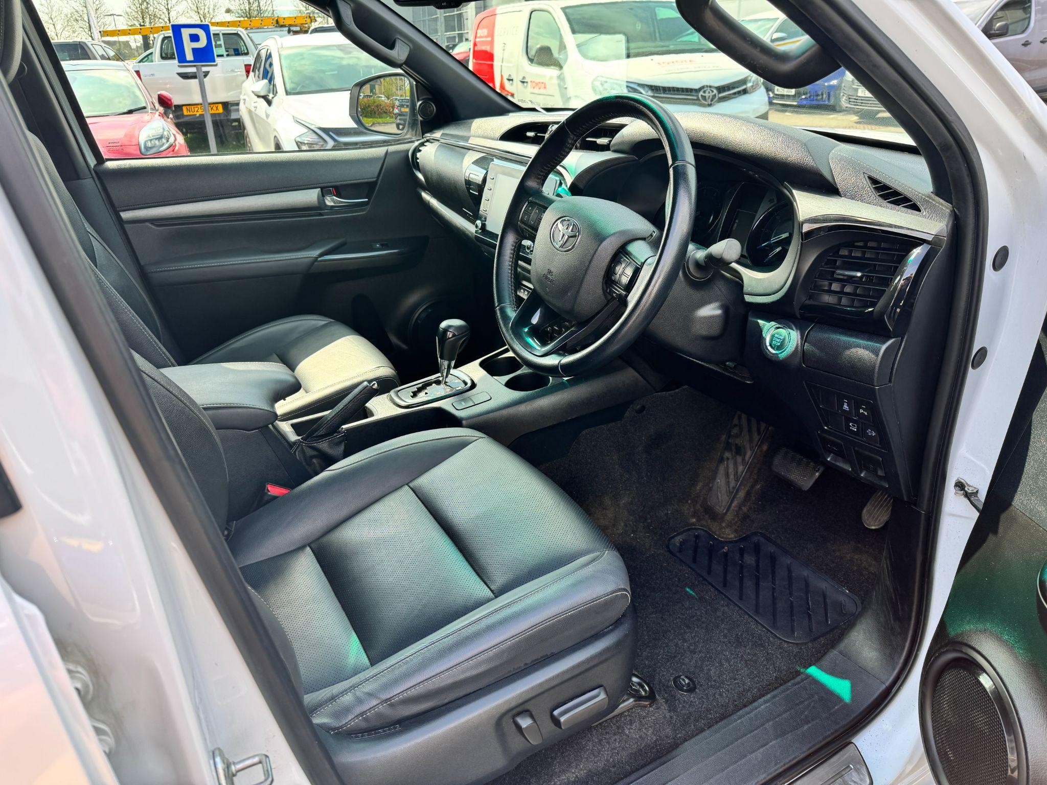 Toyota Hilux Image 13