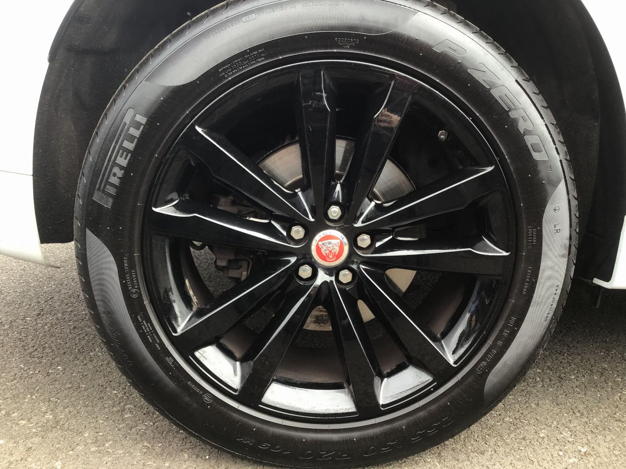 Jaguar F-Pace Image 9