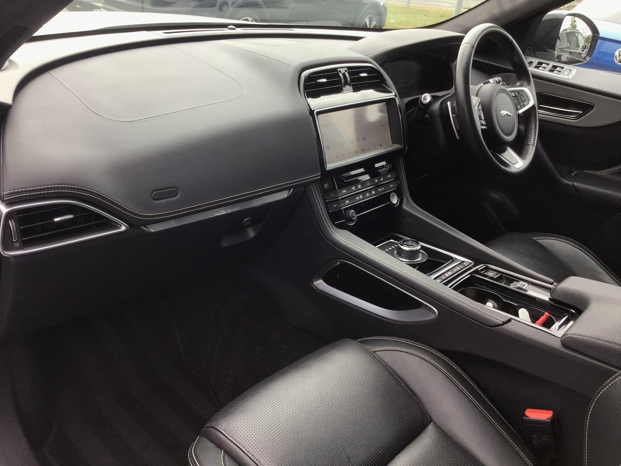 Jaguar F-Pace Image 11