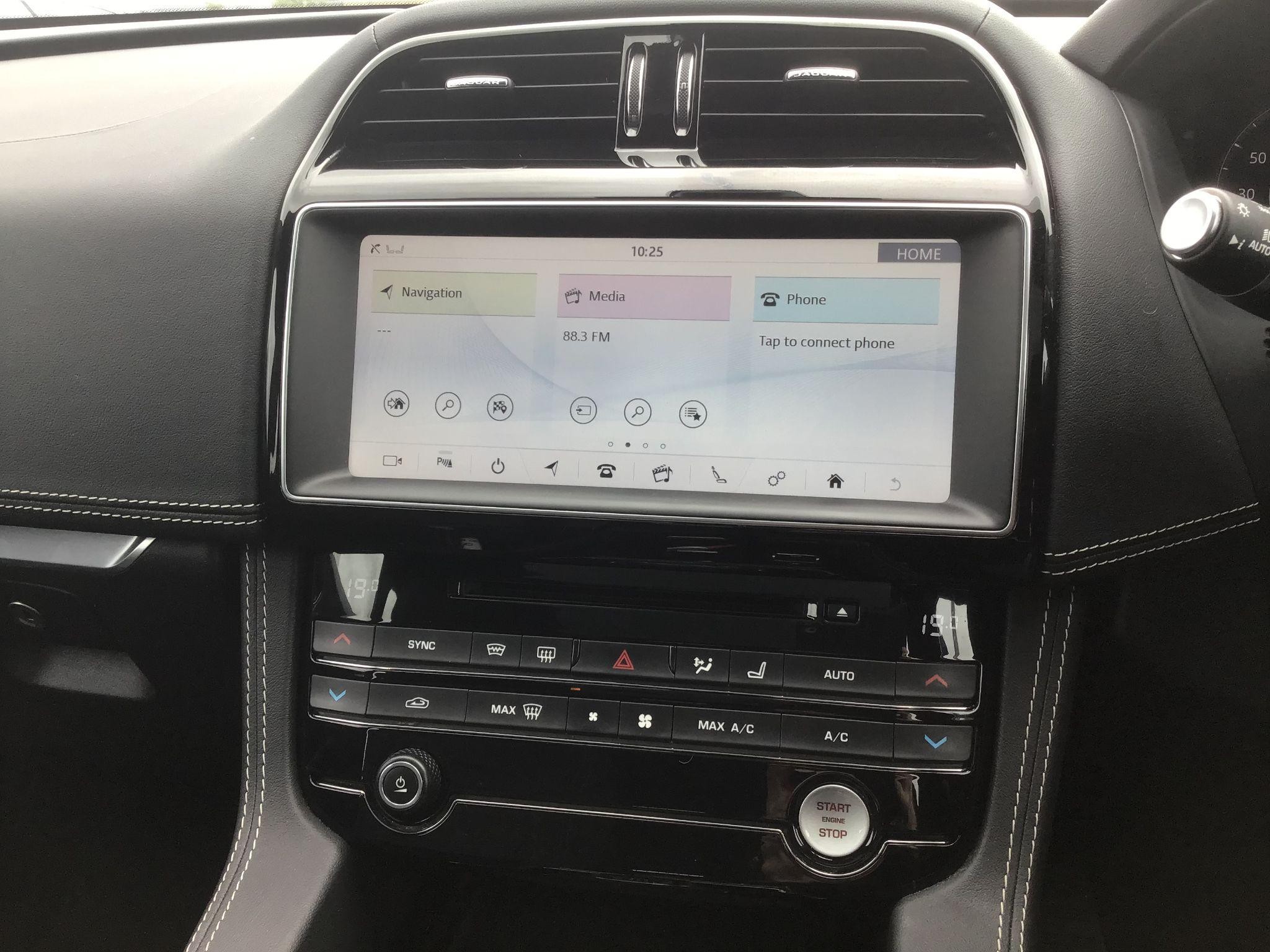 Jaguar F-Pace Image 15