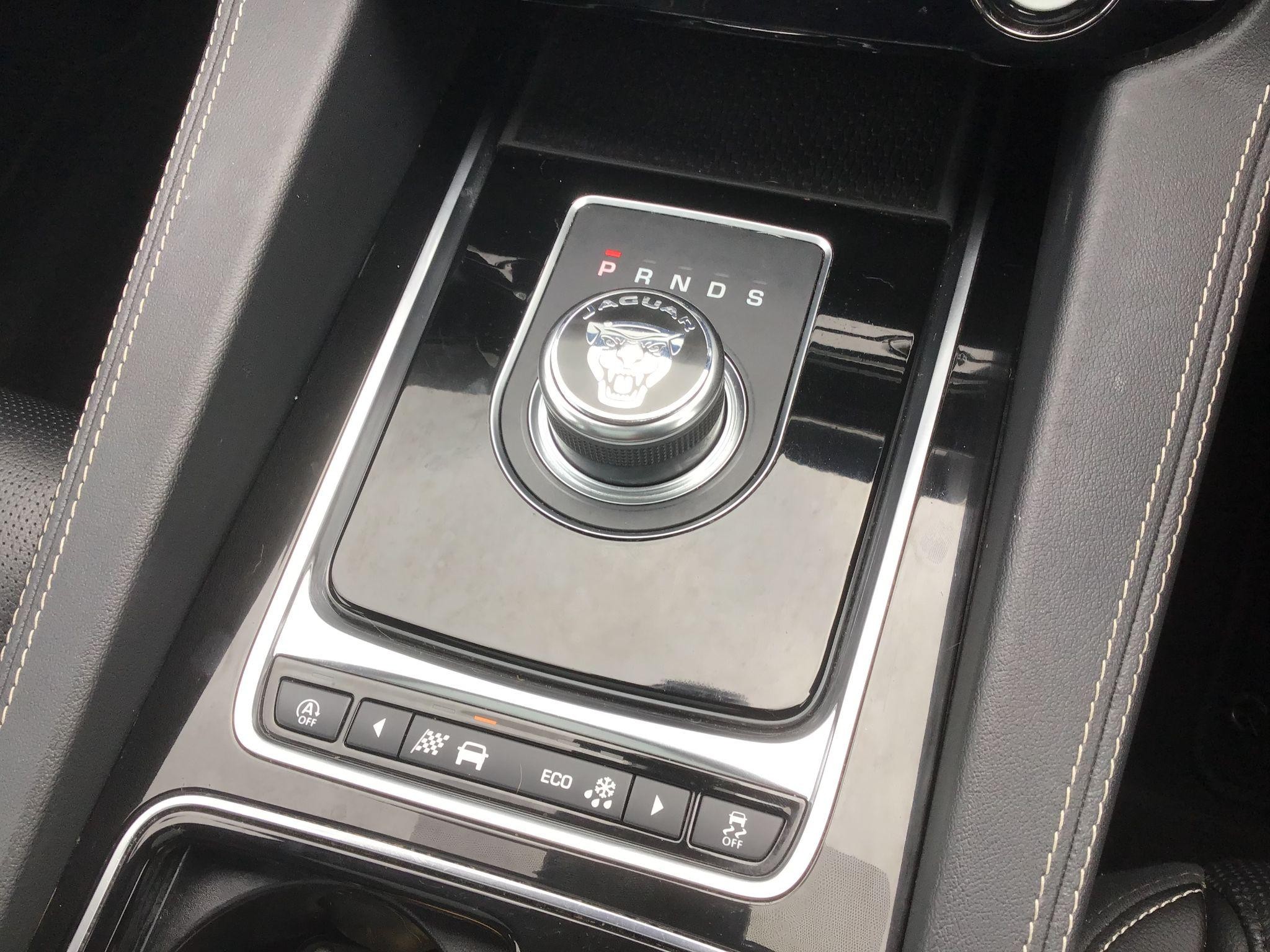 Jaguar F-Pace Image 16