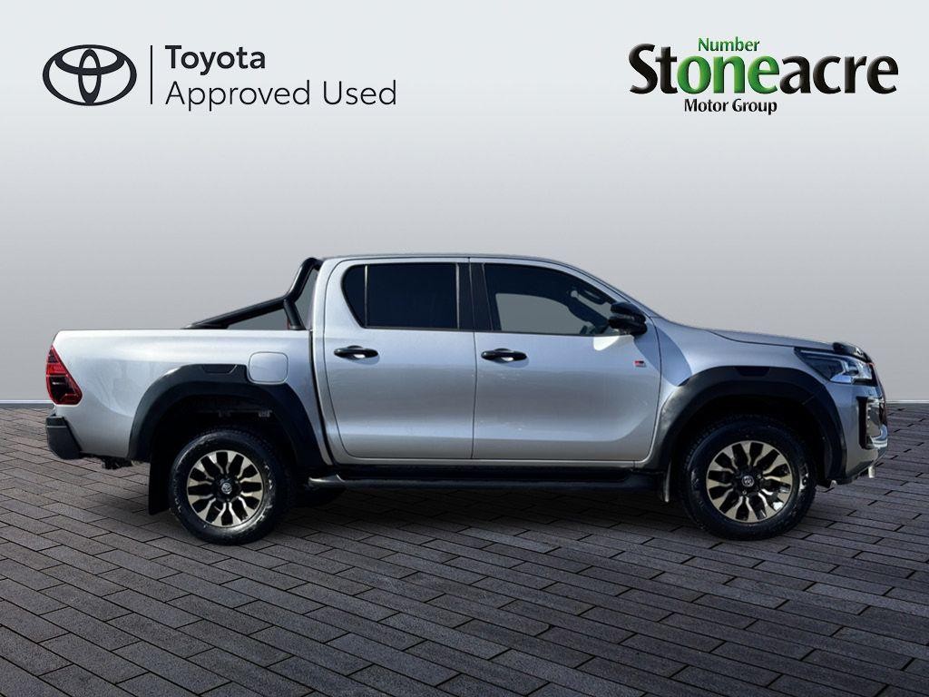 Toyota Hilux Image 4