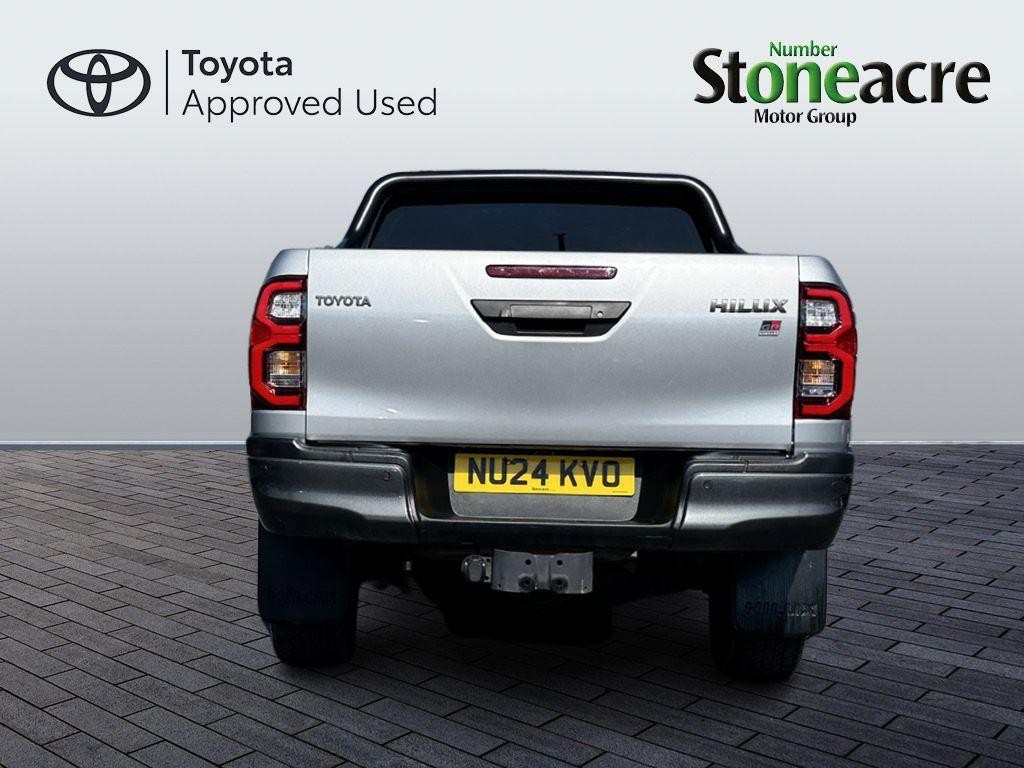 Toyota Hilux Image 6