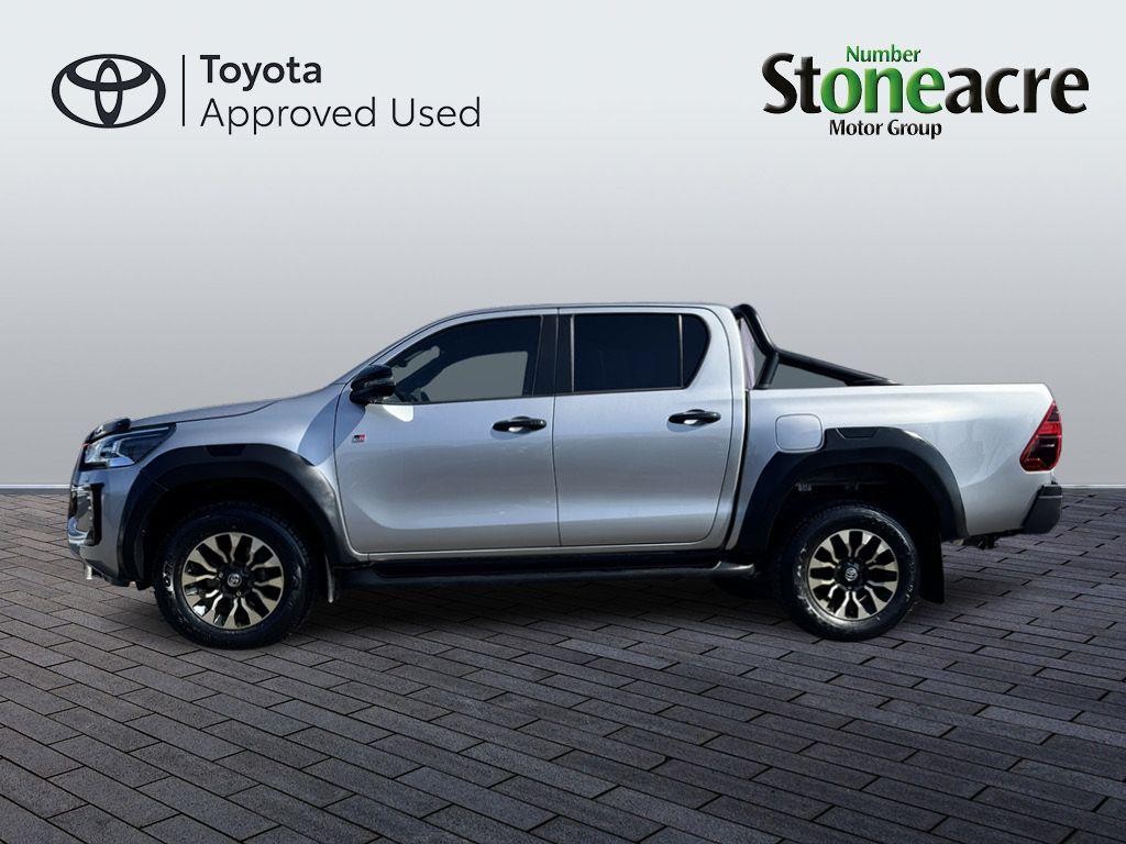 Toyota Hilux Image 8