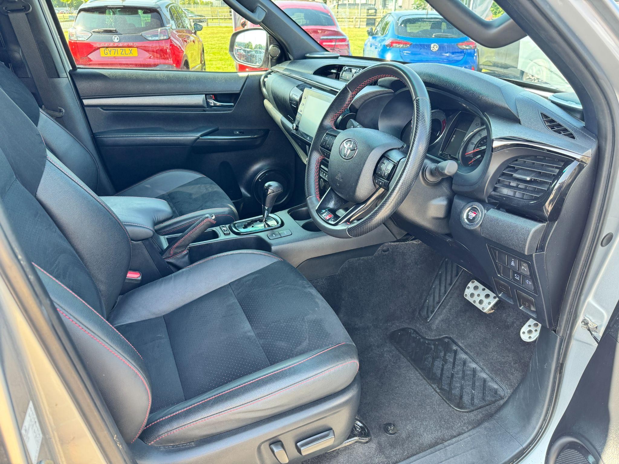 Toyota Hilux Image 13