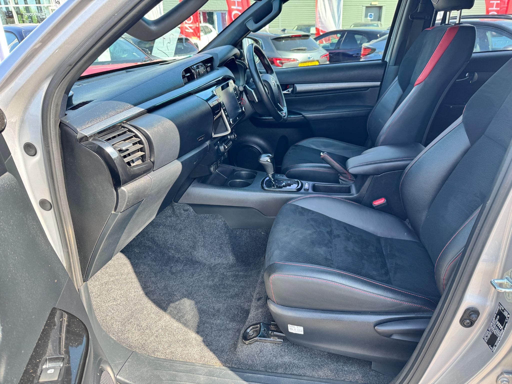 Toyota Hilux Image 16