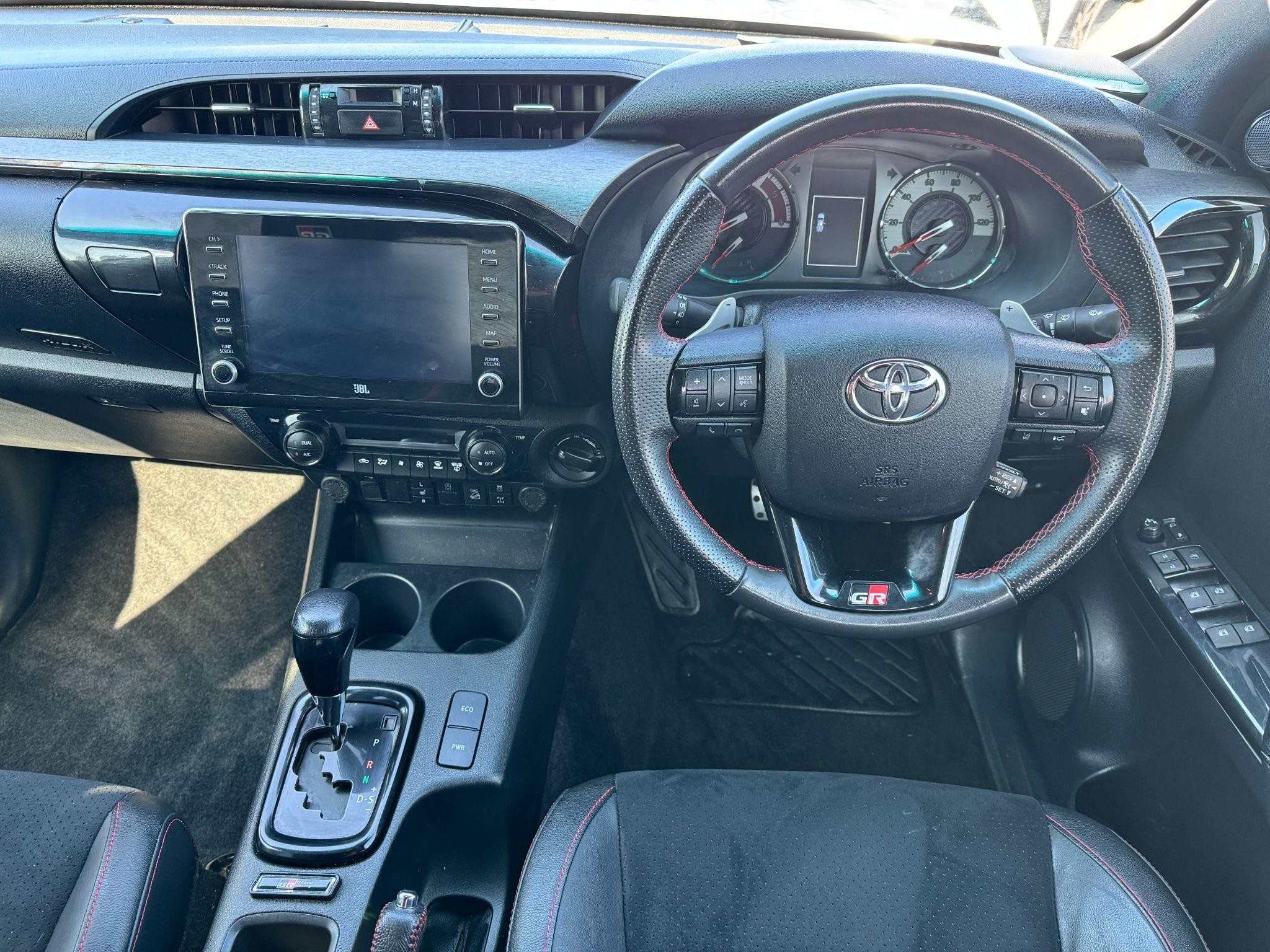 Toyota Hilux Image 17