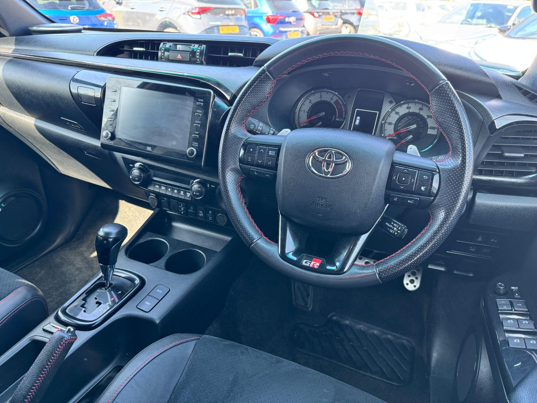 Toyota Hilux Image 18