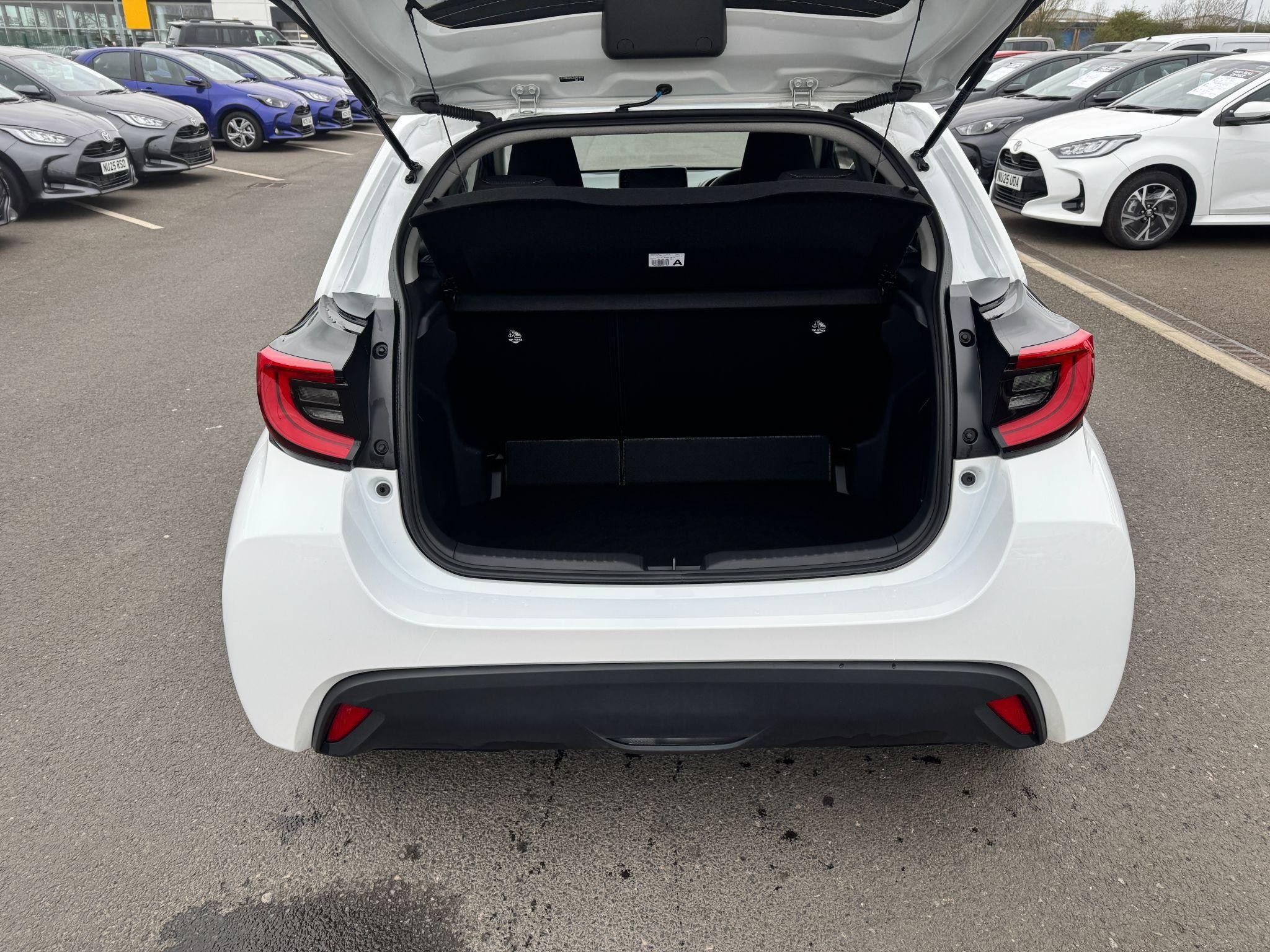 Toyota Yaris Image 12