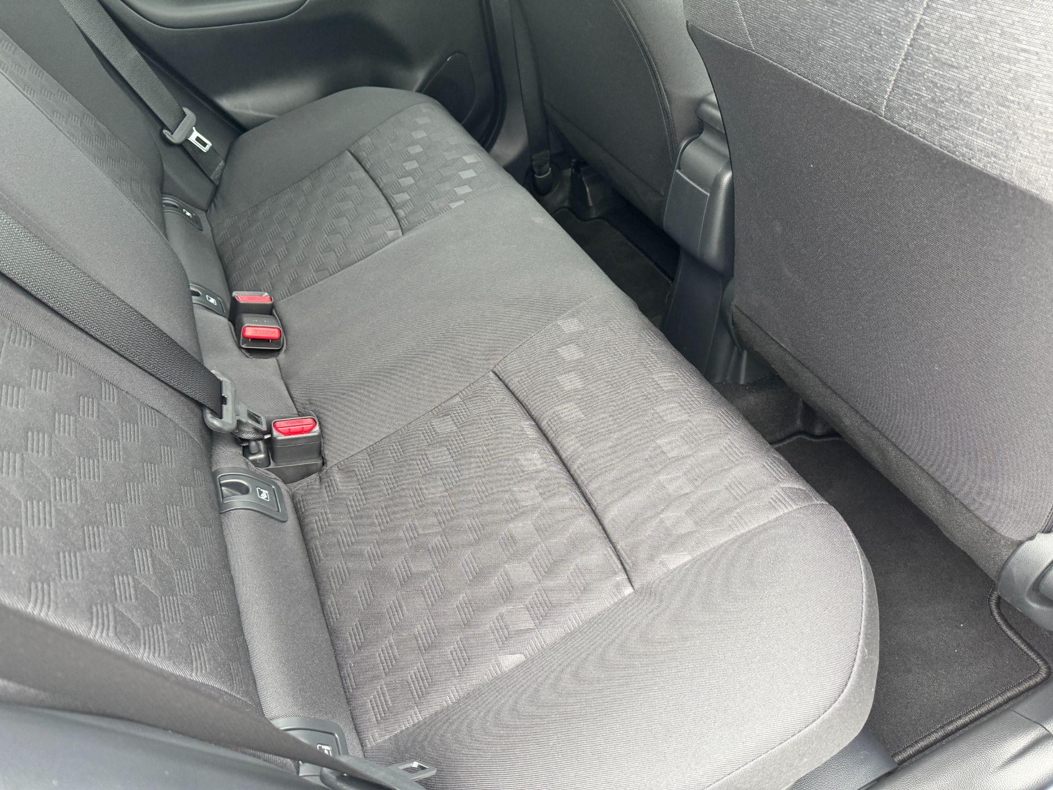 Toyota Yaris Image 14