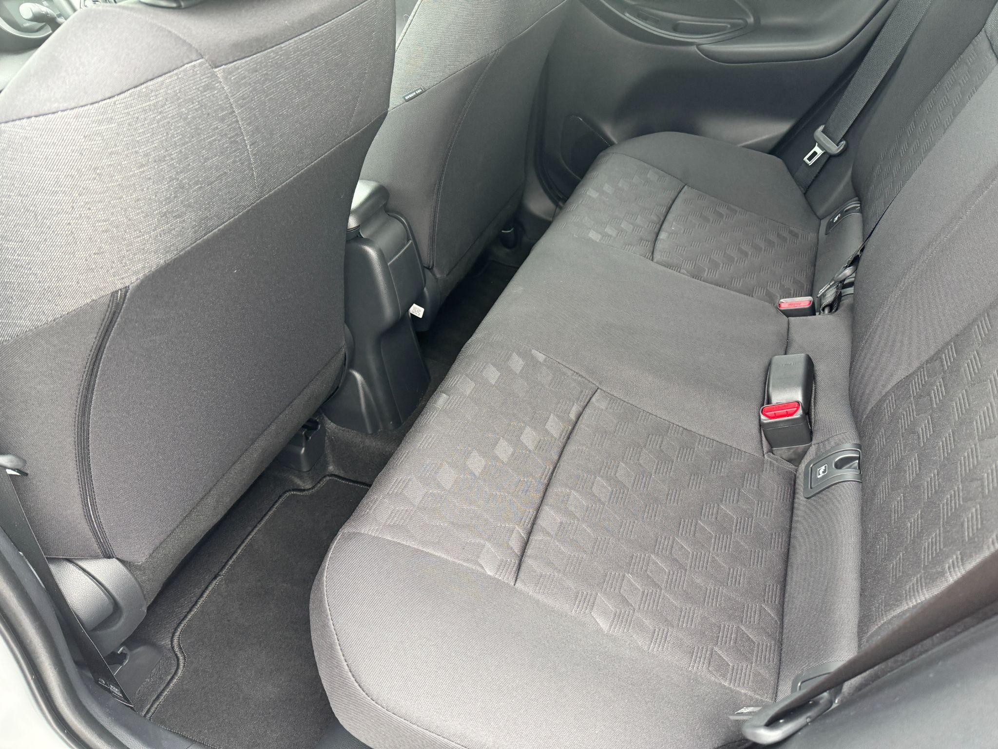 Toyota Yaris Image 15