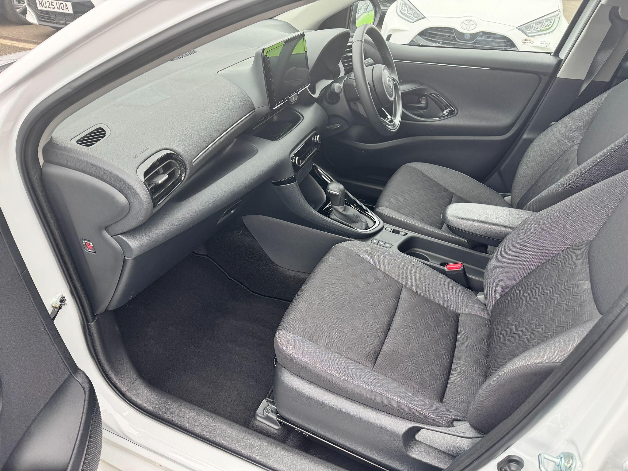 Toyota Yaris Image 16