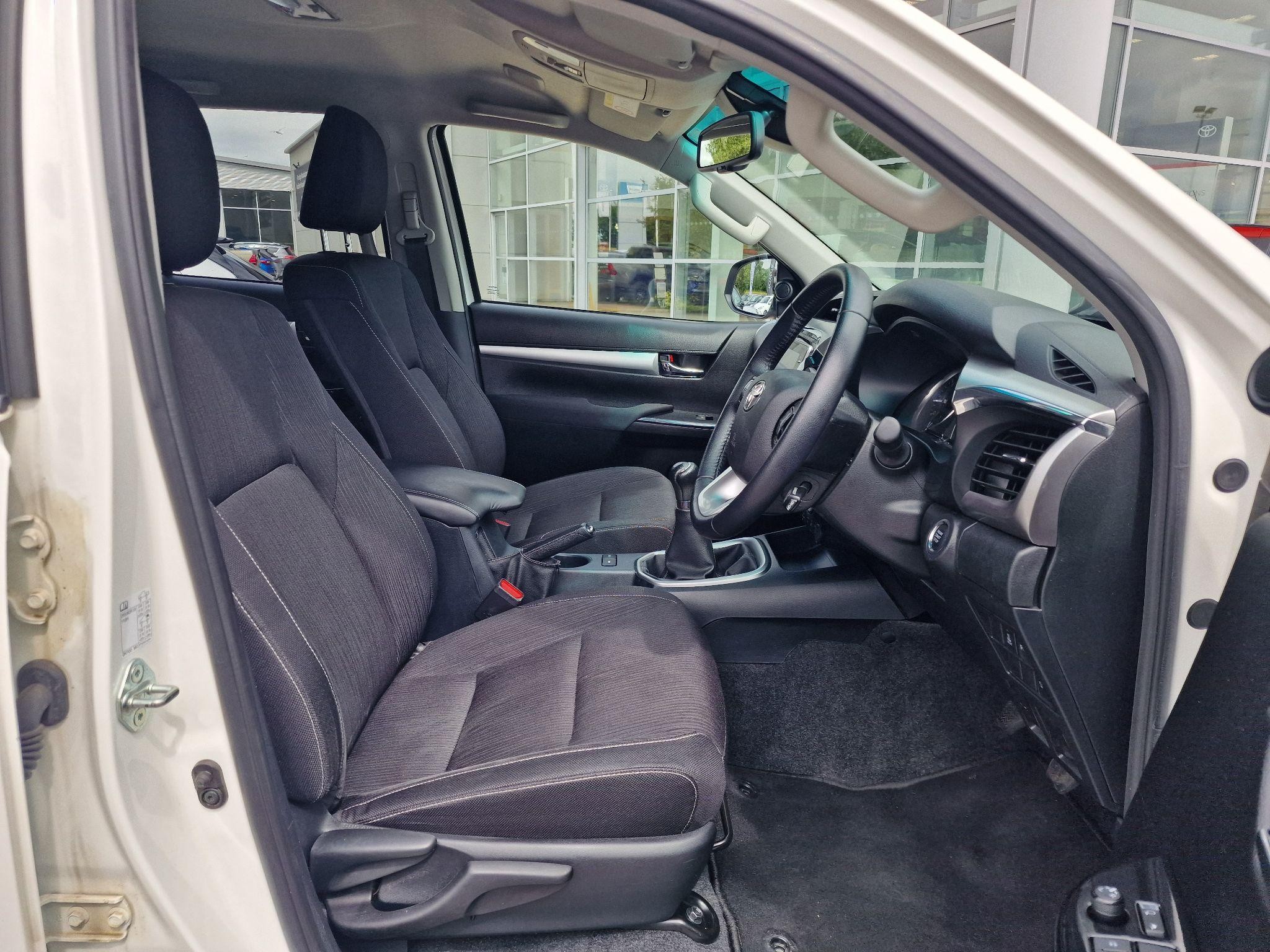 Toyota Hilux Image 10