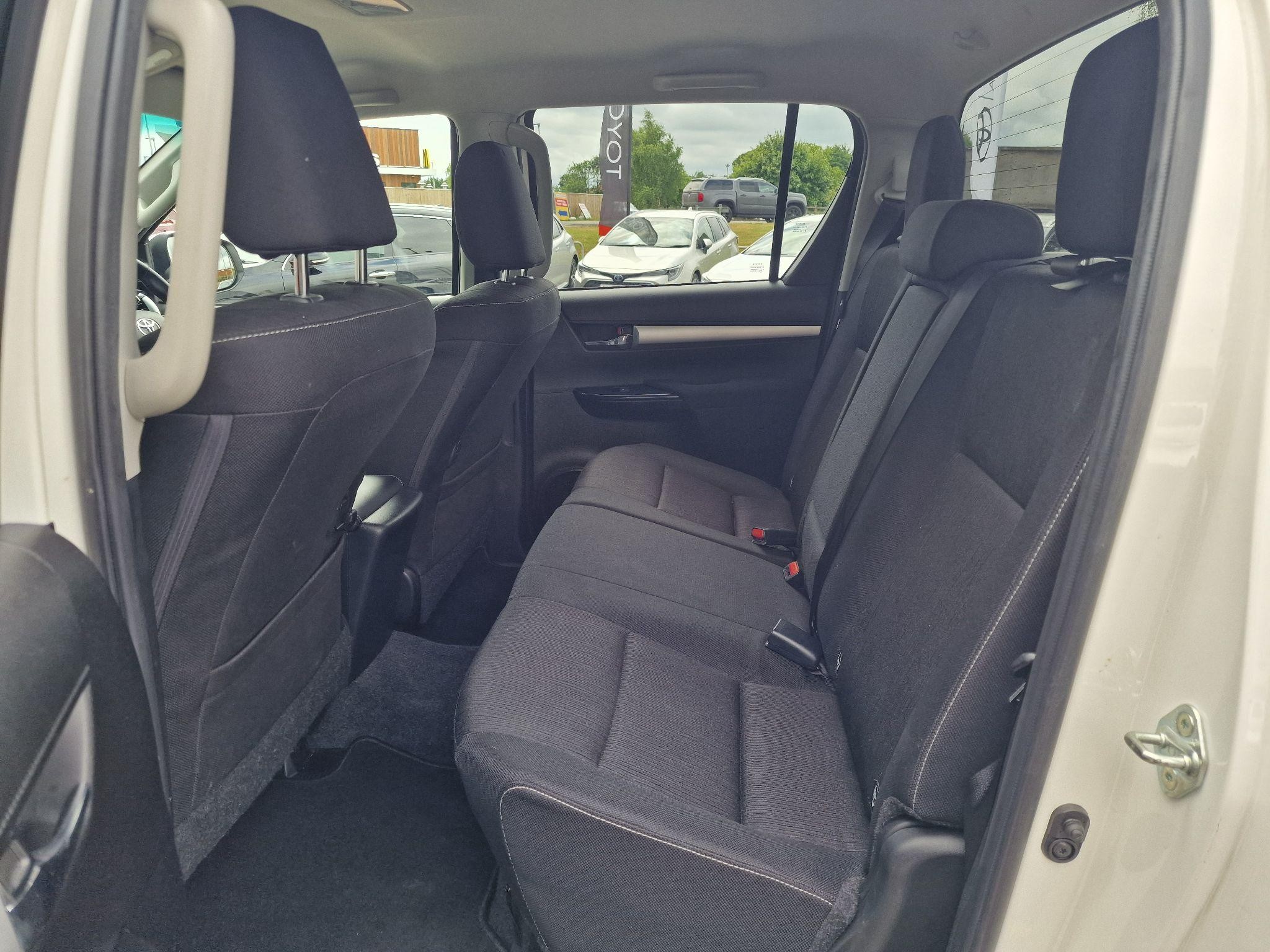 Toyota Hilux Image 11
