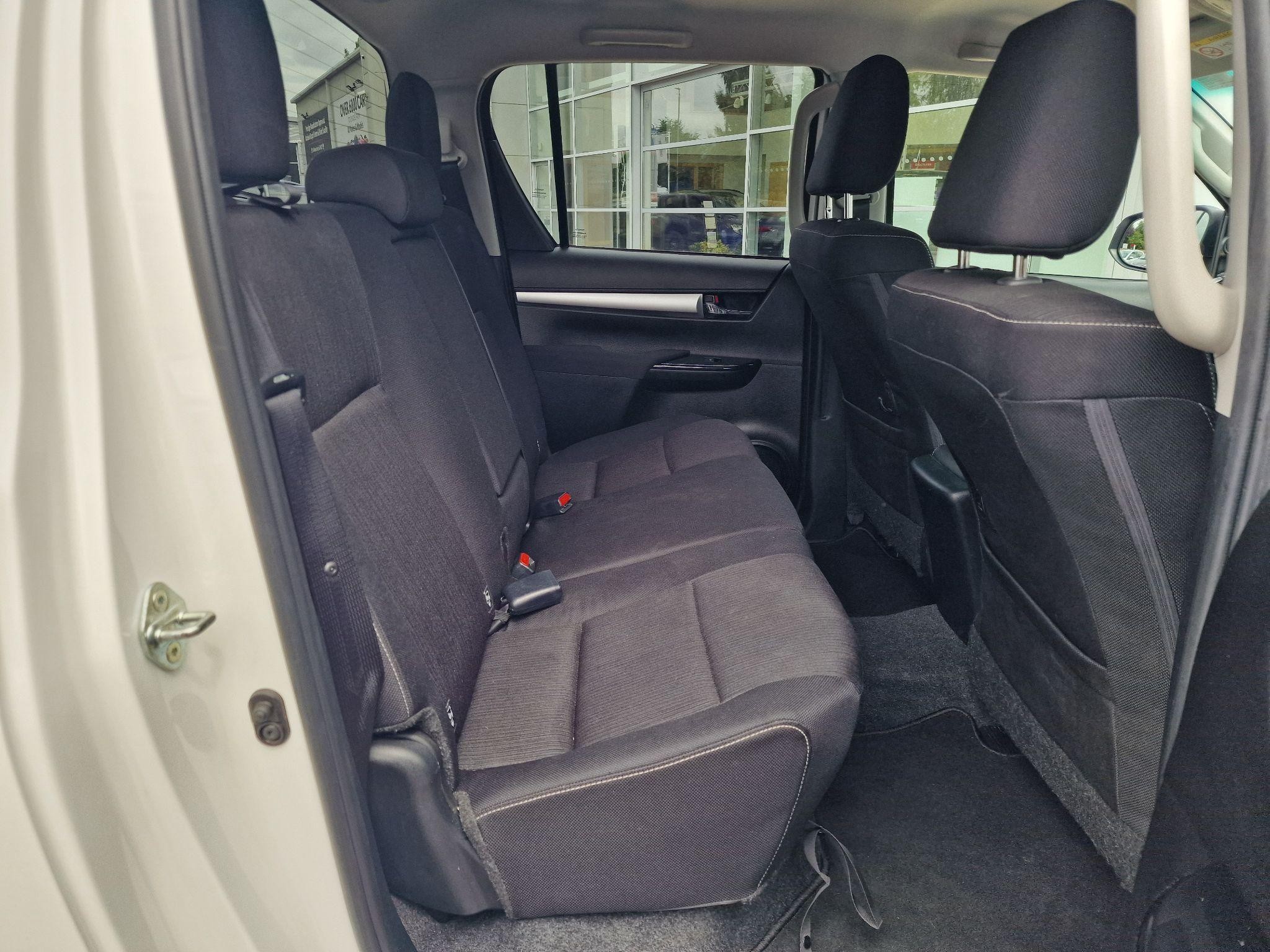 Toyota Hilux Image 12