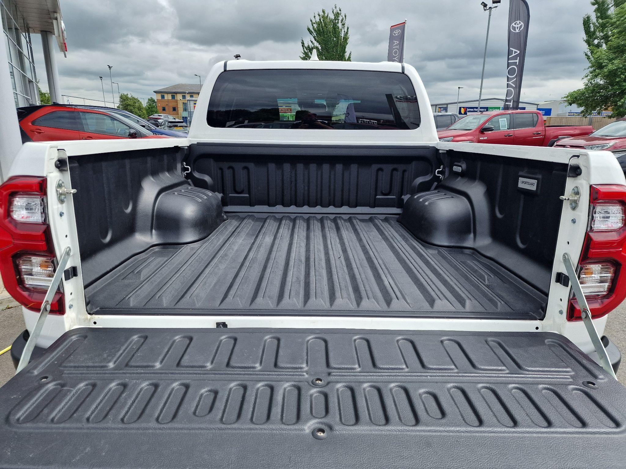 Toyota Hilux Image 13