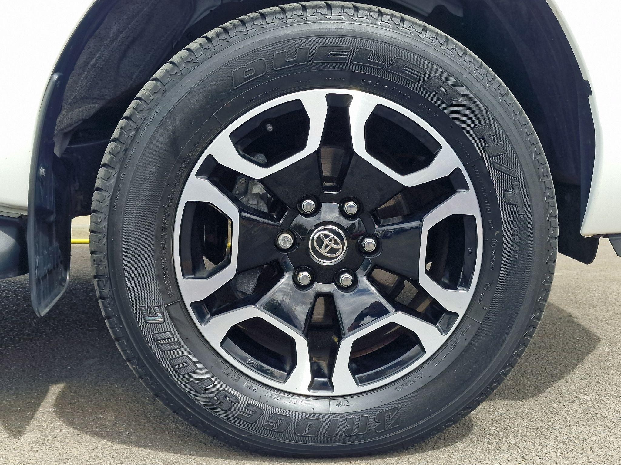 Toyota Hilux Image 17
