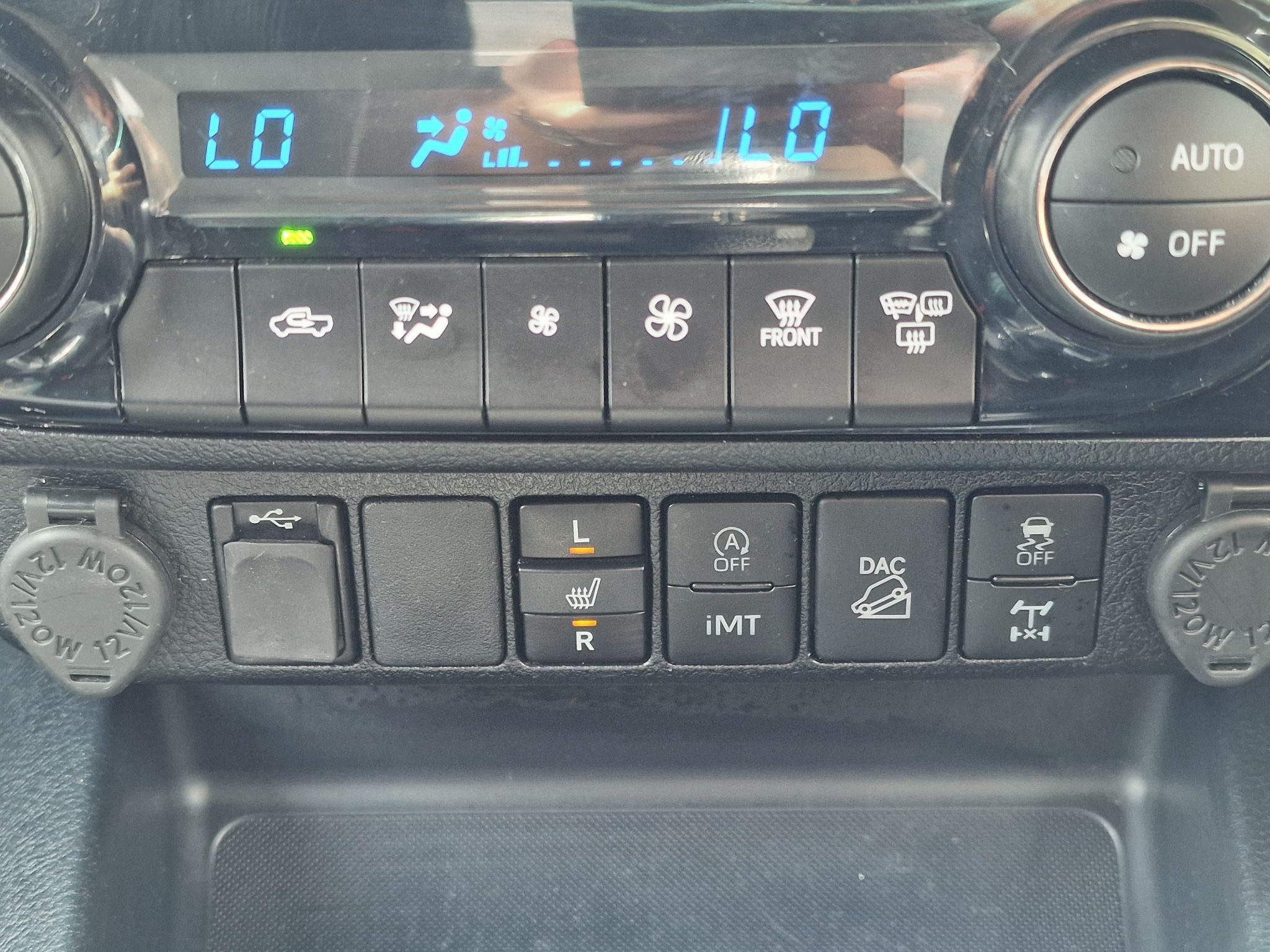 Toyota Hilux Image 21