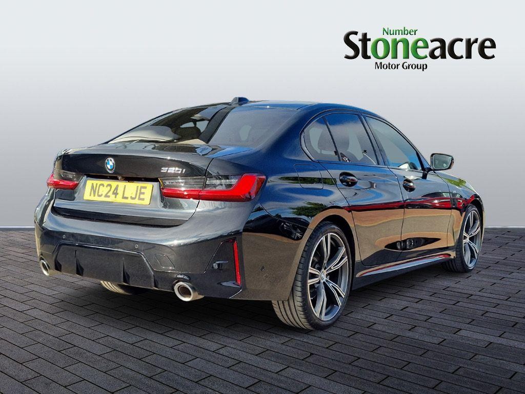 BMW 3 Series Image 2