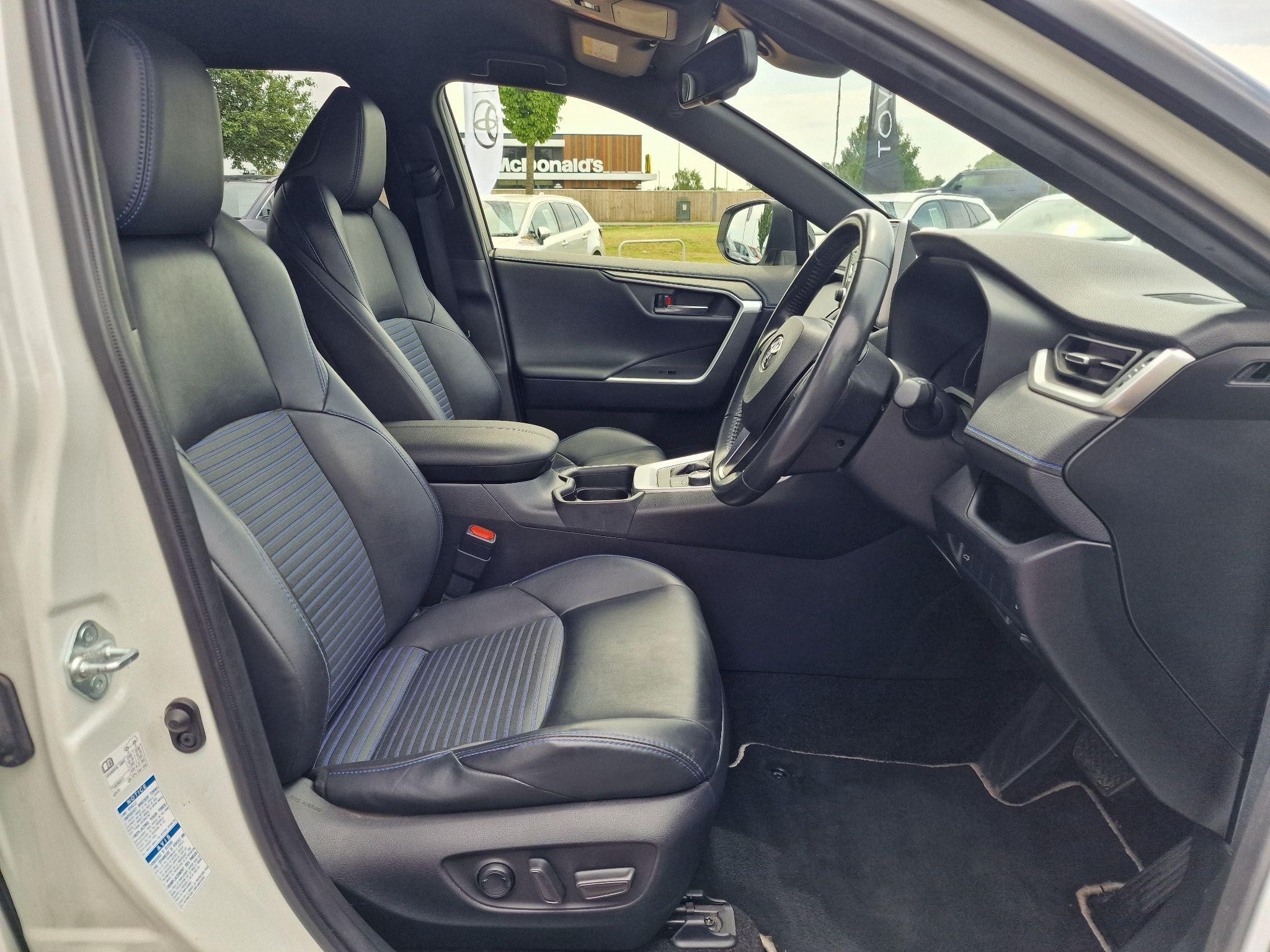 Toyota RAV4 Image 12