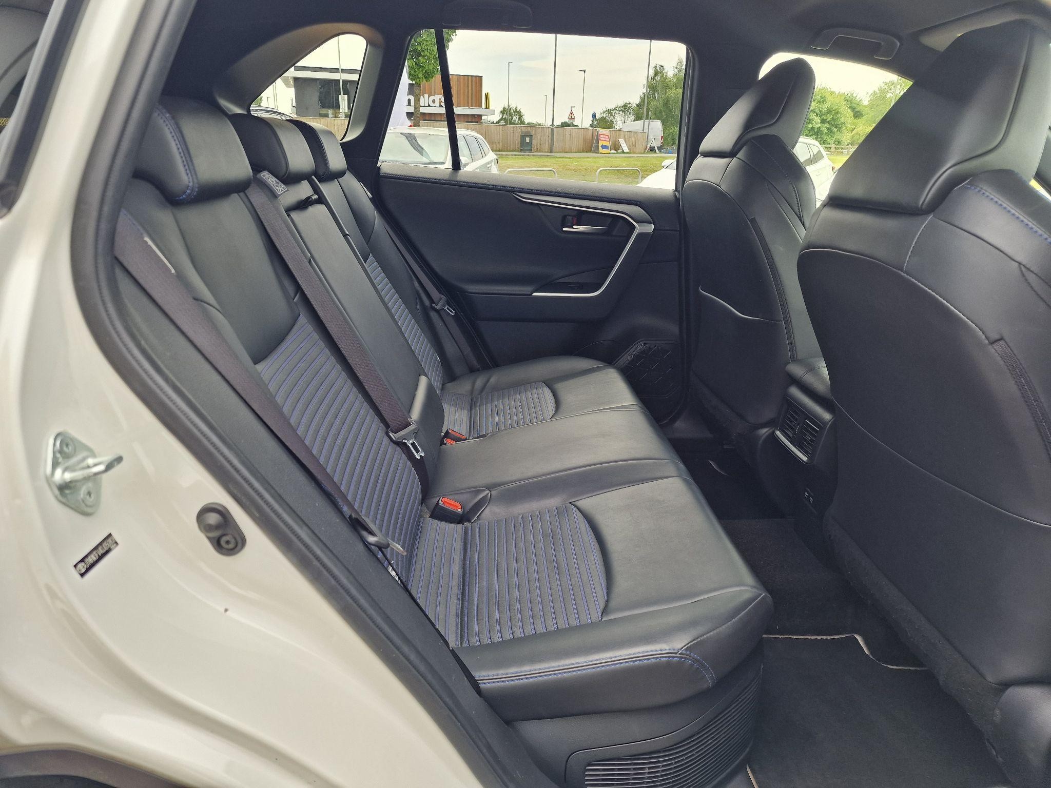 Toyota RAV4 Image 14