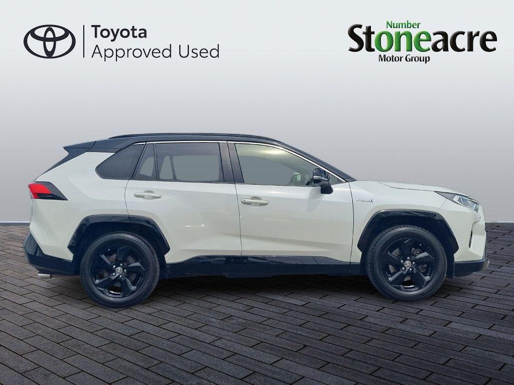 Toyota RAV4 Image 17