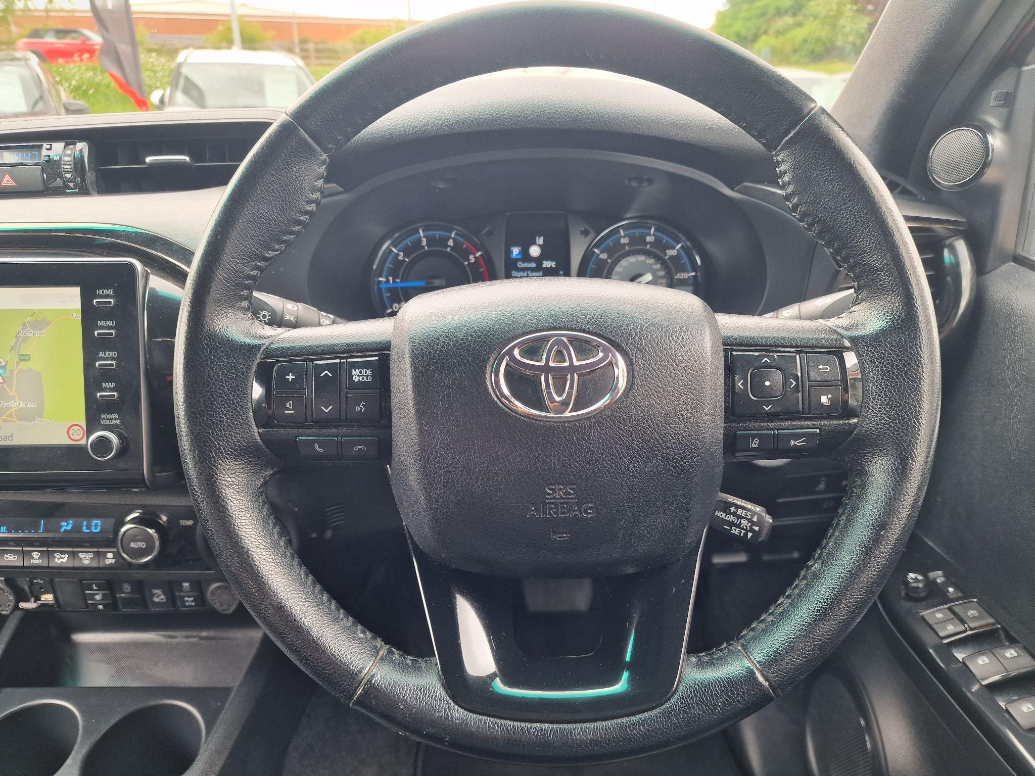 Toyota Hilux Image 10