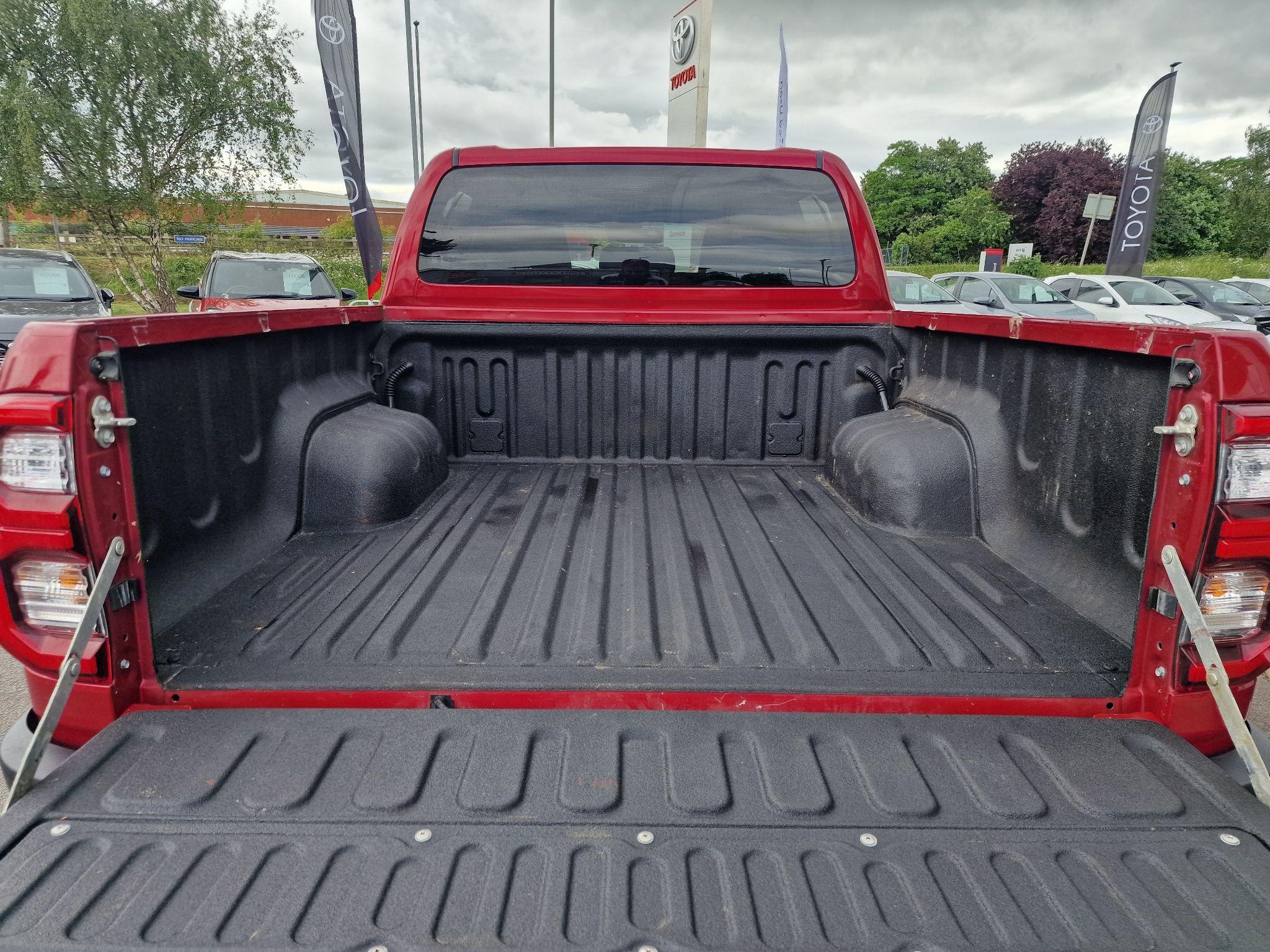 Toyota Hilux Image 16