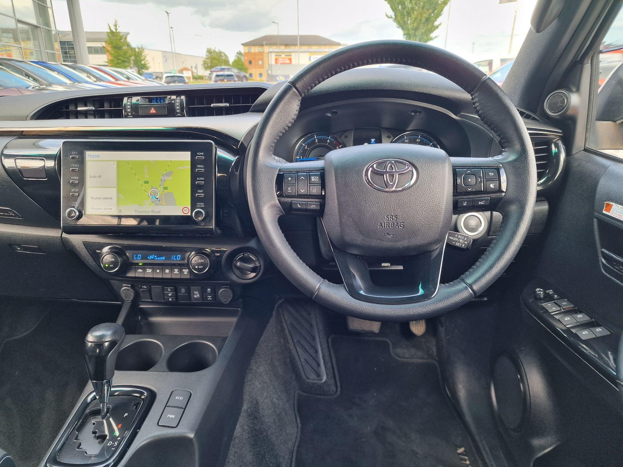 Toyota Hilux Image 8