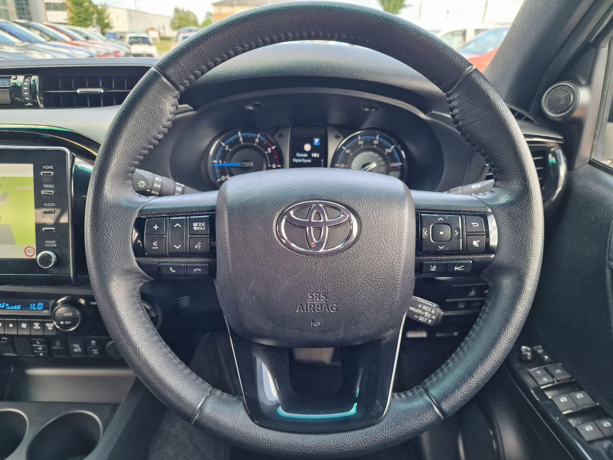 Toyota Hilux Image 10