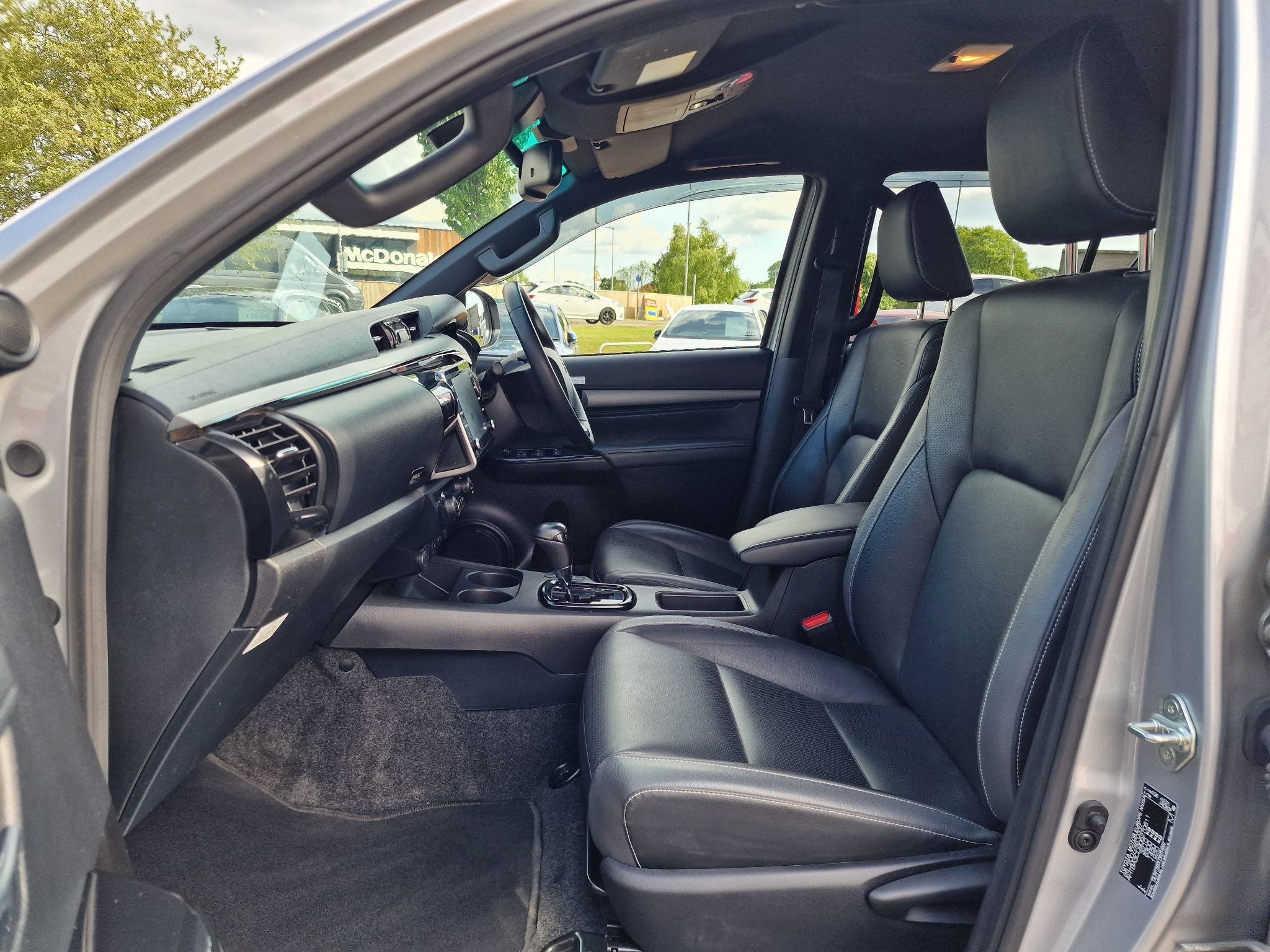 Toyota Hilux Image 12
