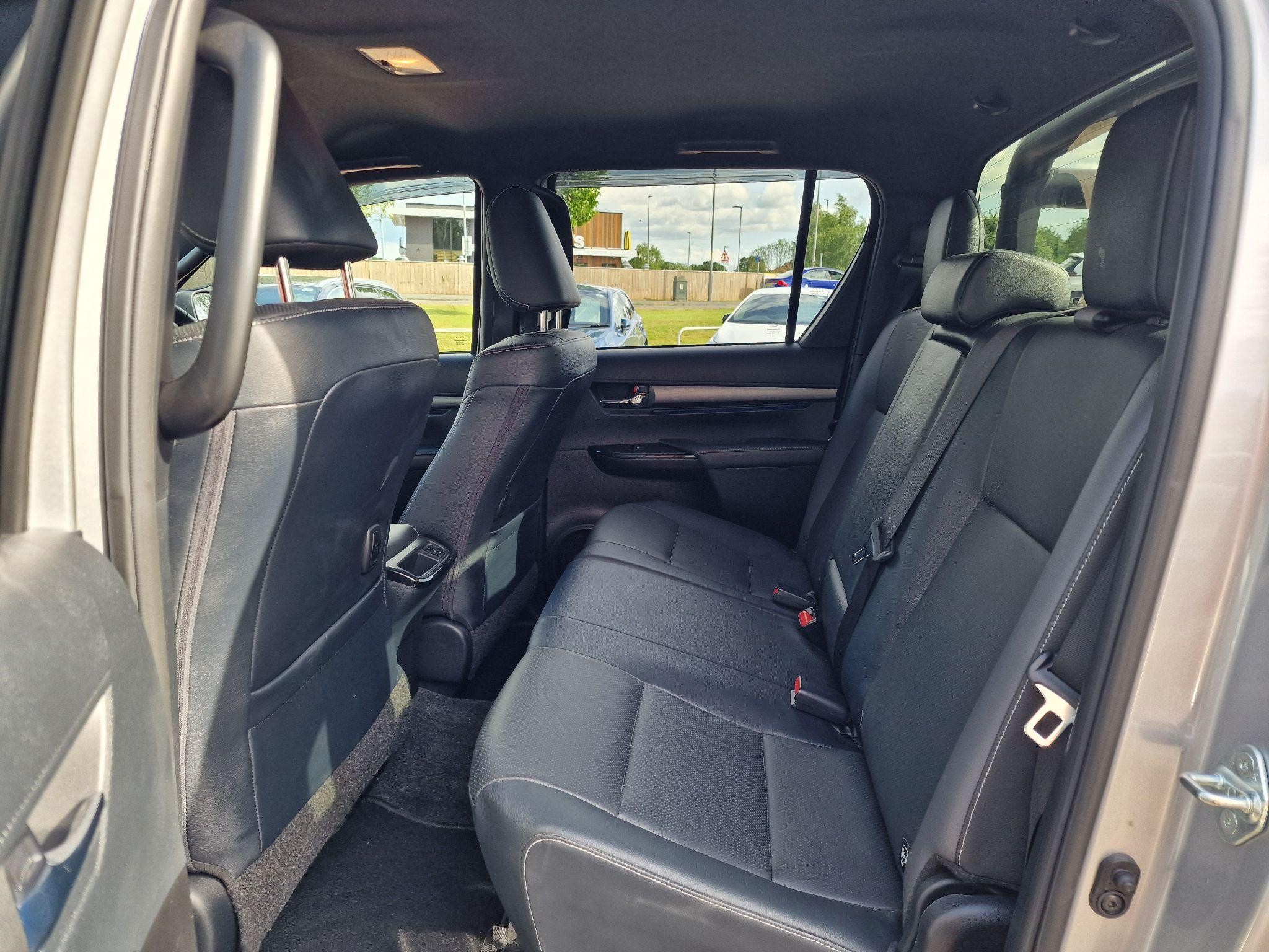 Toyota Hilux Image 14