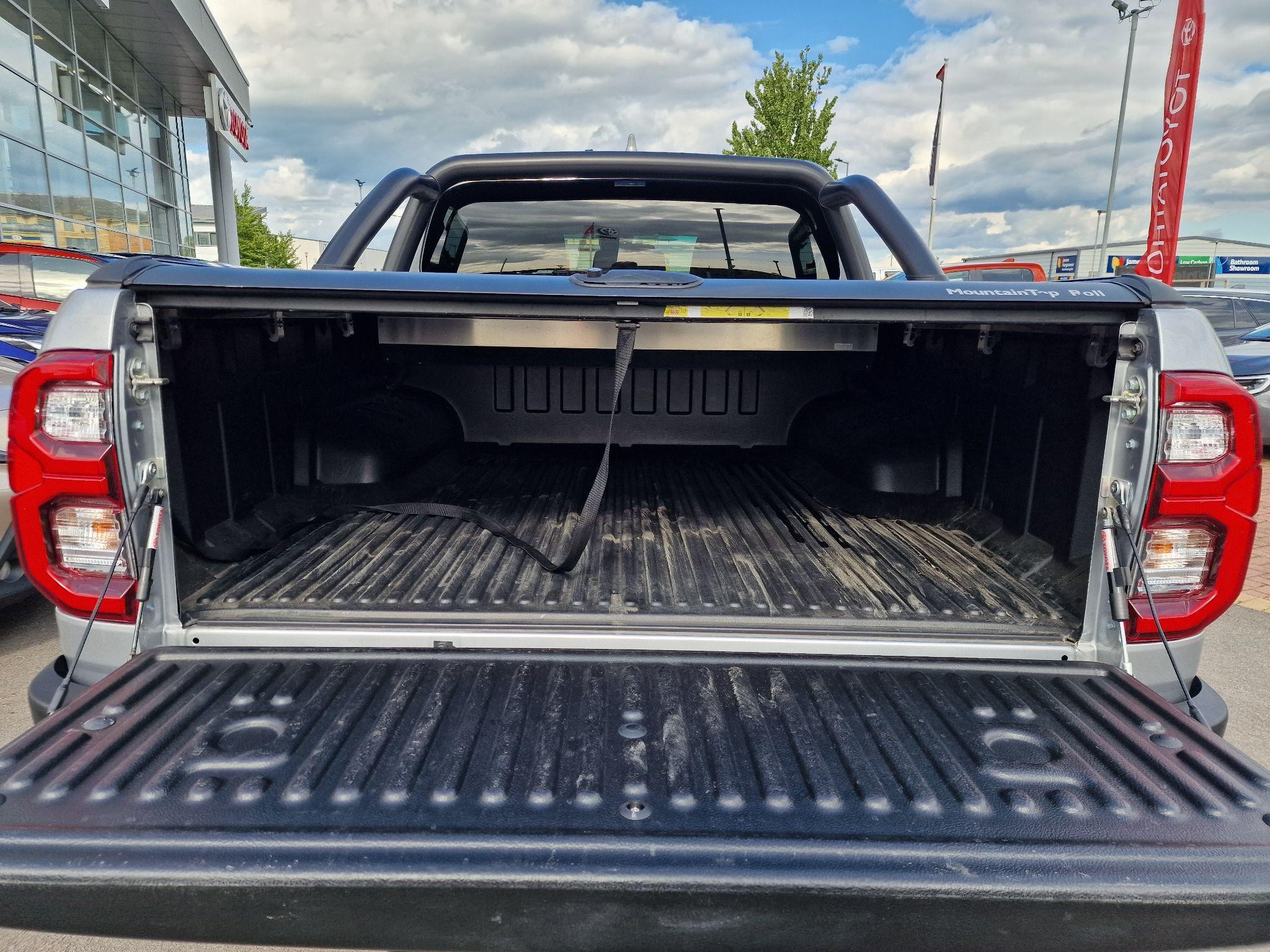 Toyota Hilux Image 16