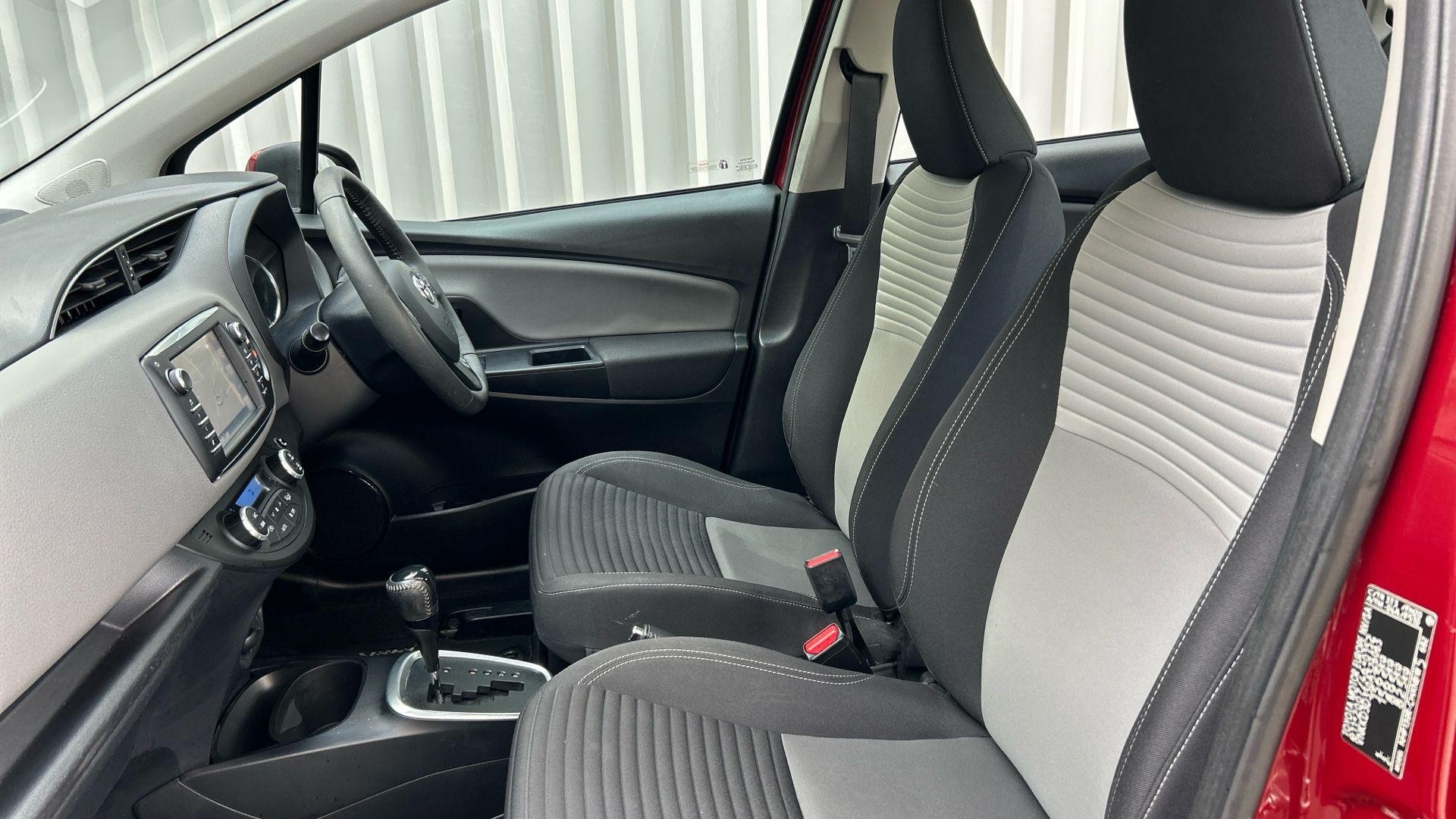 Toyota Yaris Image 16